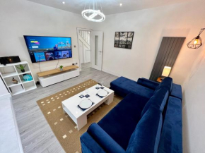 Wembley Stadium 5 Star Brand New Luxury Sleeps 14 with parking